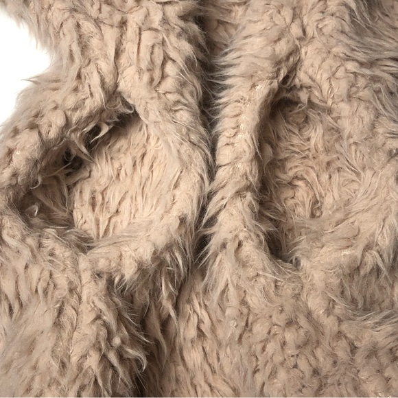 NWT Pink Lily Medium Fluffy Vest Tan Faux Fur Sleeveless Vest with Pockets - Picture 7 of 10
